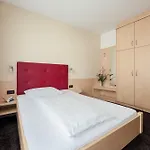 Hotel Garni Sirmian 3*