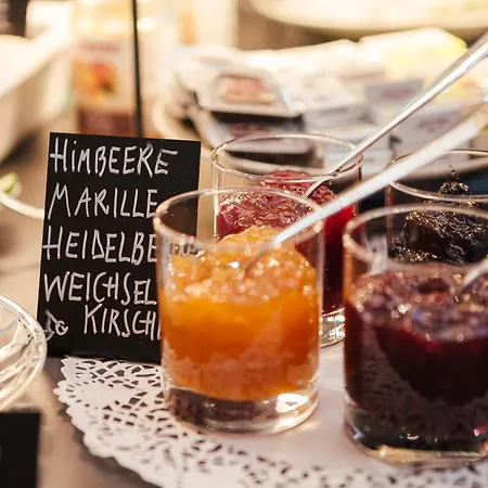 Garni Sirmian فندق